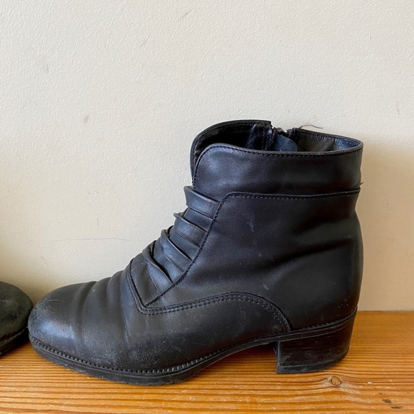 Naturalizer | Vintage Black Ankle Boots Made in Canada - Picture 6 of 8